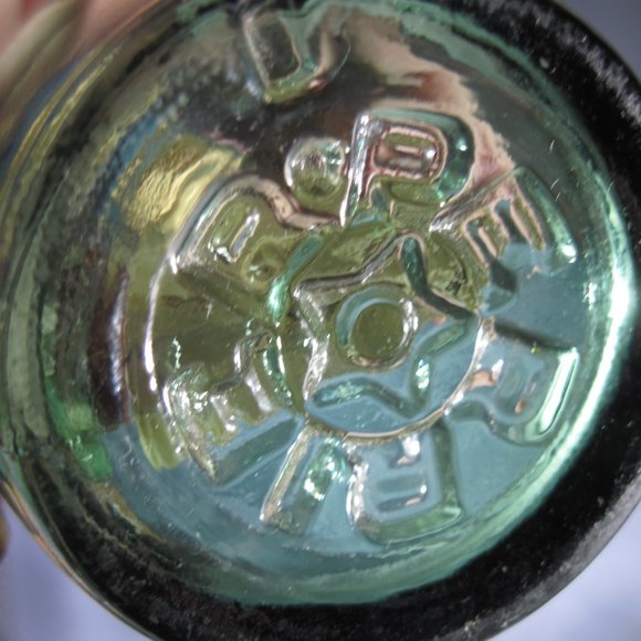 Vintage PERRIER Ship in a Bottle from Perrier's England Export Campaign RED CAP - Picture 4 of 4
